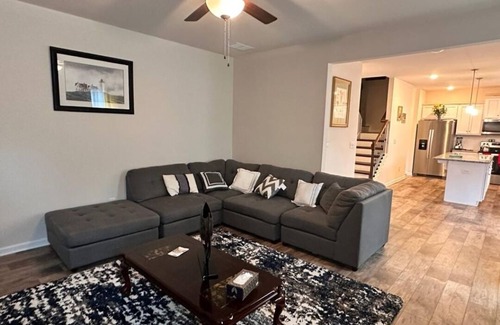 Dallas House | Cozy 4 Bedrooms 🏡 with parking on Premise