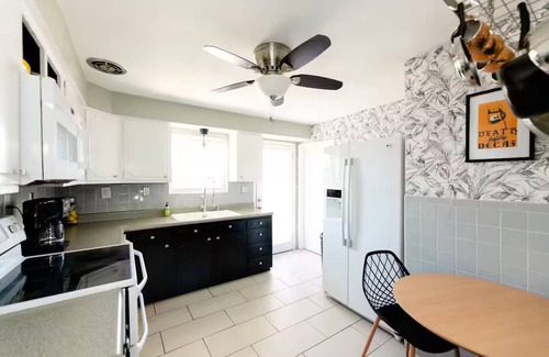 St. Louis House | Cozy 4 BR/2 Bath Home South of Downtown St. Louis