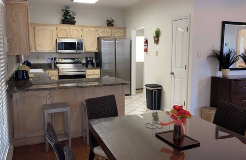 Harbor Town House | Cozy 4 BR Home w/POOL, Near Mississippi Riverwalk,Mud Island Park, Beale Street