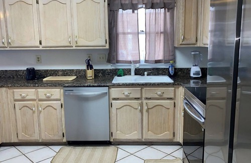 Harbor Town House | Cozy 4 BR Home w/POOL, Near Mississippi Riverwalk,Mud Island Park, Beale Street