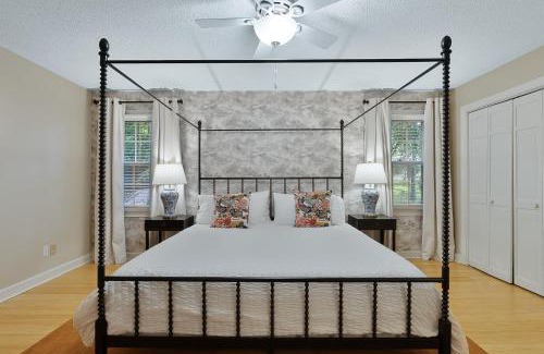 Cary House | Cozy 4bd Home - NC State & Airport nearby