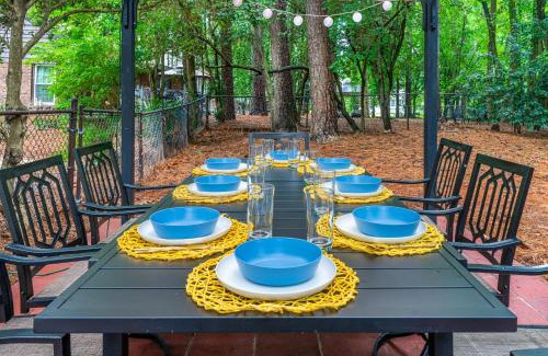 Cary House | Cozy 4bd Home - NC State & Airport nearby