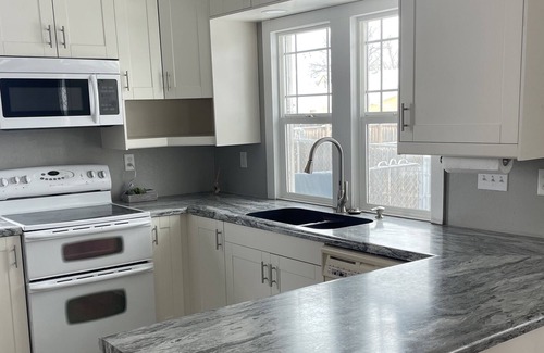 Glendive House | Cozy 4bdr, 2bath w/ Brand new kitchen close to Makoshika