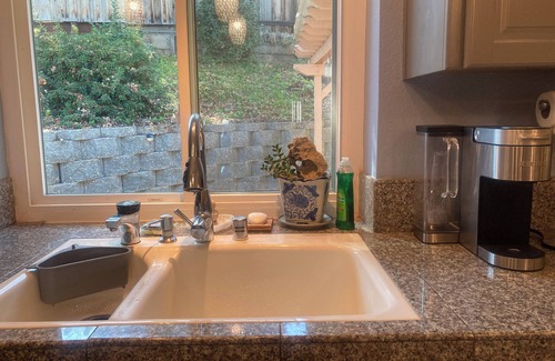 Represa House | Cozy 5BR Ranch Home with Hot Tub in Quiet Folsom Neighborhood