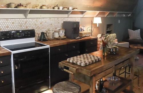 Cullowhee Cabin | Cozy A-Frame ~10 min to Cashiers - Pet Friendly, Firepit, + Hot tub!