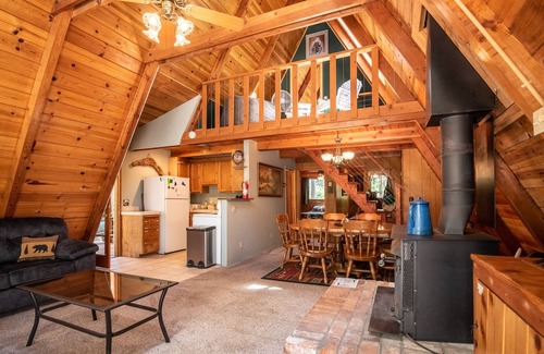 Altaville Cabin | Cozy A-Frame Cabin w/Lake Access & Dog Friendly