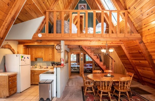 Altaville Cabin | Cozy A-Frame Cabin w/Lake Access & Dog Friendly