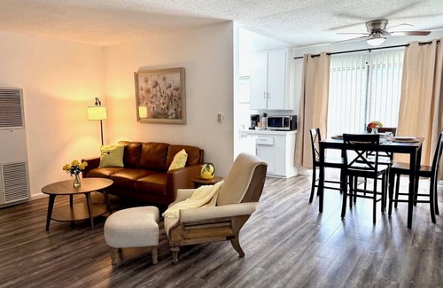 Castle Heights Apartment | Cozy & affordable 2bd in historic Culver City, Palm Venice area
