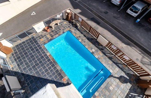 Doonside Apartment | Cozy All-in-One Ocean View Apartment