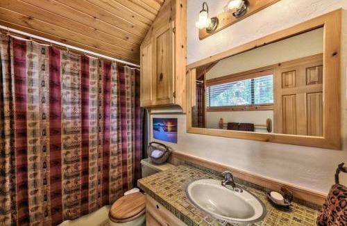 Ridgewood House | Cozy and central Tahoe cabin with private hot-tub outdoor fireplaces close to slopes