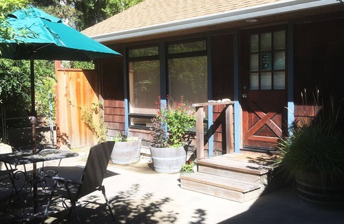 Freestone Apartment | Cozy and Charming Apple Blossom Retreat—Relax with Nature