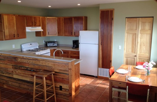 Porter Beach Cottage | Cozy and Charming Beach Getaway on Lovely Lake Michigan