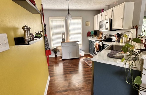 Brookstone House | Cozy and colorful house; parks and trails around; Fenced in backyard with patios