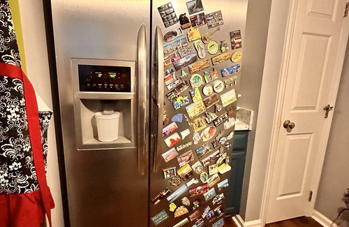 Brookstone House | Cozy and colorful house; parks and trails around; Fenced in backyard with patios