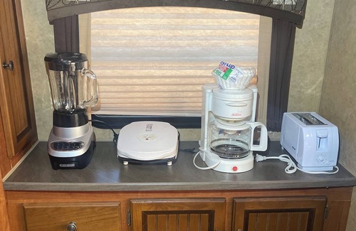 Hudson House | Cozy and Comfortable Camper to get fun and good times