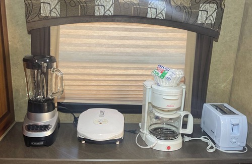 Hudson House | Cozy and Comfortable Camper to get fun and good times