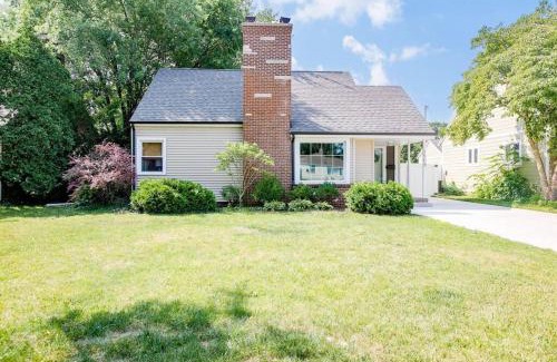 South Bend House | Cozy and Freshly Updated 3BR Home Walking Distance