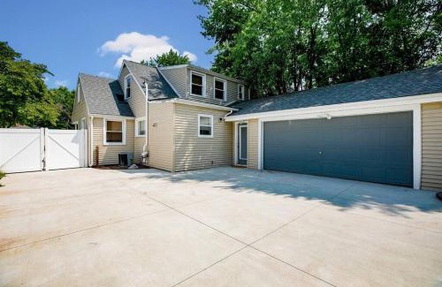 South Bend House | Cozy and Freshly Updated 3BR Home Walking Distance