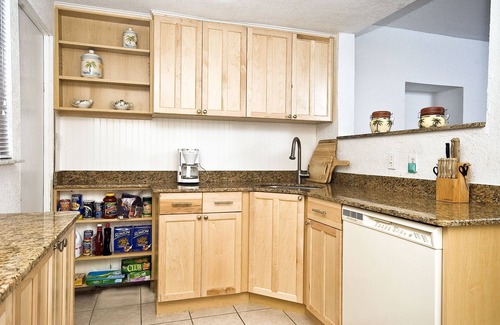 Clearwater Beach House | Cozy and friendly. All is Well - no damage