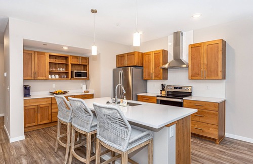 West Fargo Condo | Cozy and Modern Condo in Fargo #104
