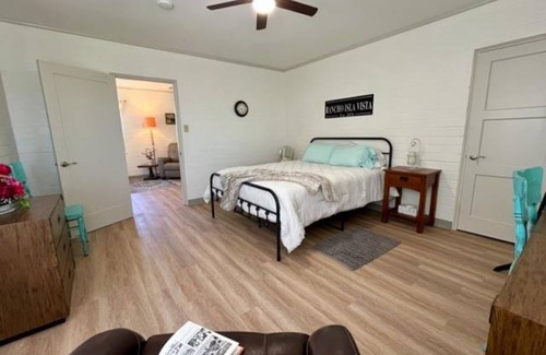 Somis Other | Cozy and Peaceful 1-bedroom Farmhouse in Somis