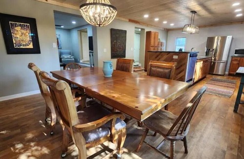 Franklin Cabin | Cozy and Private Gem Cabin in the Smoky Mtns of NC, dog friendly, great views!