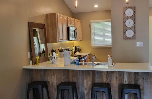 Bloomington House | Cozy and Relaxing.Just Steps To The Lake