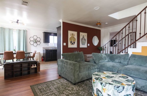 Los Angeles Apartment | Cozy and Spacious Duplex