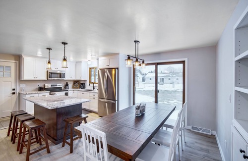 Green Bay House | Cozy and spacious home 2 blocks from Lambeau Field!