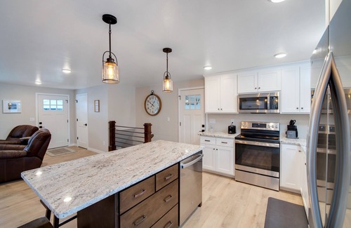 Green Bay House | Cozy and spacious home 2 blocks from Lambeau Field!