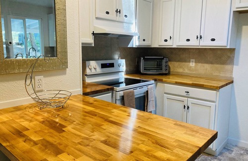 Cromberg House | Cozy and stylish 3-bedroom house with AC, WiFi in quiet nature setting