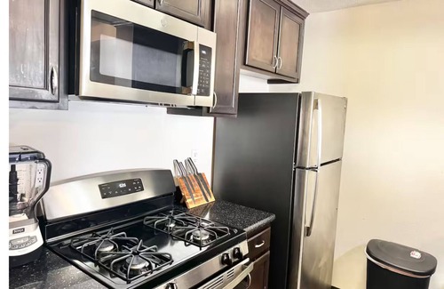 Miracle Mile Apartment | Cozy and Stylish Unit