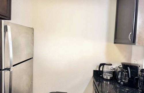 Miracle Mile Apartment | Cozy and Stylish Unit