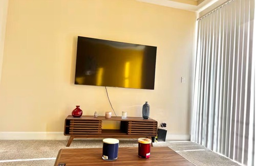 Miracle Mile Apartment | Cozy and Stylish Unit