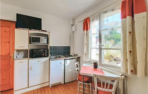 Alette Apartment | Cozy Apartment In Alette With Wifi
