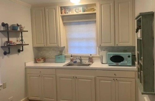 Laurel House | Cozy Apartment Located in Downtown Laurel
