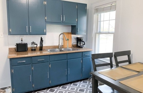 Kamm's Corners Apartment | Cozy Apt 5 min from Airport & Free Parking