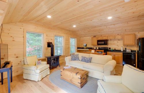 Northeast Harbor Apartment | Cozy Apt with Deck, about 5 Miles to Acadia Natl Park!