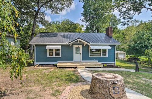 Skyland House | Cozy Arden Cottage, 2 Mi to Lake Julian Park!