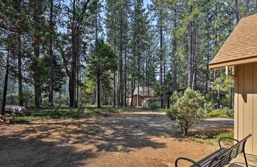 Arnold House | Cozy Arnold Hideaway w/ Serene Wooded Views & Deck