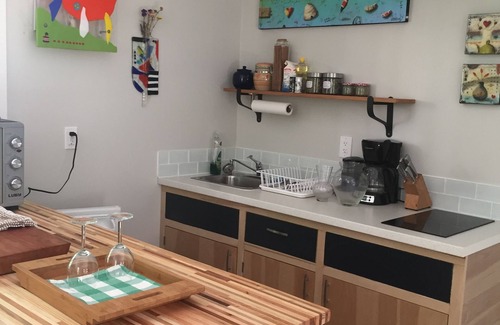 Powell River Cottage | Cozy ,artistic cottage in a garden setting close to the beach and hiking trails.