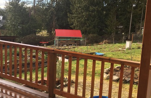 Powell River Cottage | Cozy ,artistic cottage in a garden setting close to the beach and hiking trails.