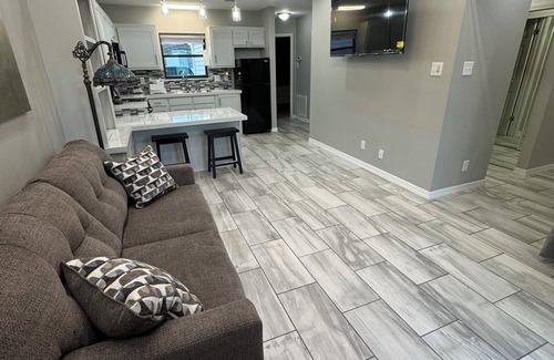 West Monroe Apartment | Cozy atmosphere 5 minutes to Sports complex, Expo center and downtown.