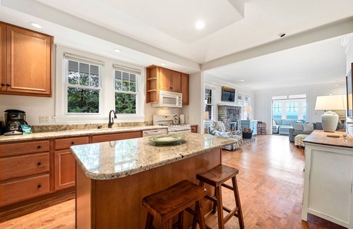 Egg Harbor Cottage | Cozy Bayside Cabin | Lake + Sauna Access in Egg Harbor