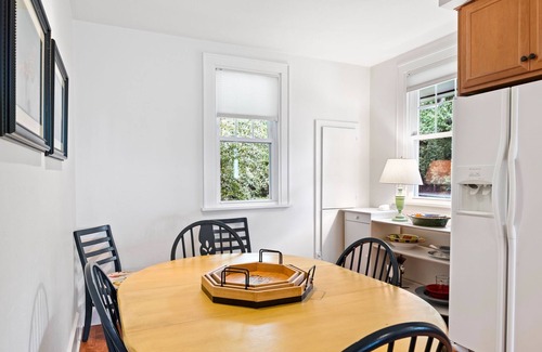 Egg Harbor Cottage | Cozy Bayside Cabin | Lake + Sauna Access in Egg Harbor