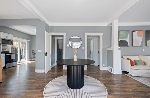 Morton Meadows House | Cozy BDRM Near UNMC/Blackstone - Shared House