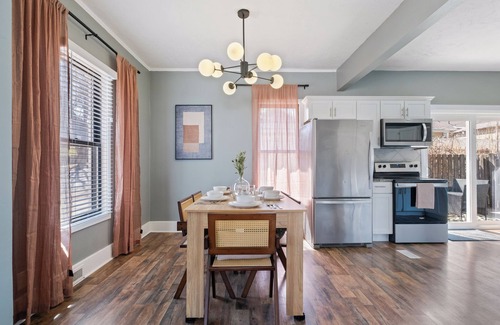 Morton Meadows House | Cozy BDRM Near UNMC/Blackstone - Shared House