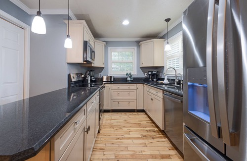 Twin Oaks House | Cozy Beach Cottage Located in Wild Dunes! Large Screened Porch!