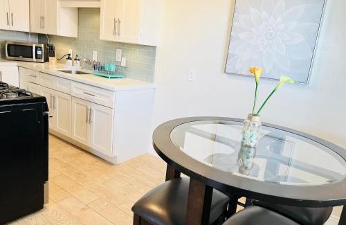 Pacific Beach Apartment | Cozy Beach Cottage with Bicycles