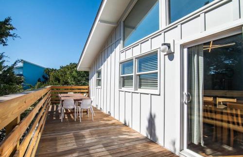 Pawleys Island House | Cozy Beach House Steps from the Shore: 4 Bedroom